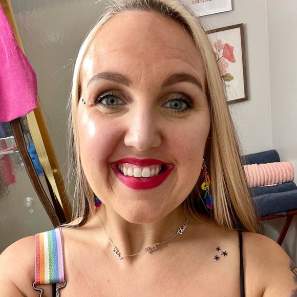 Meet your Posher, Ciara - Picture 1 of 1